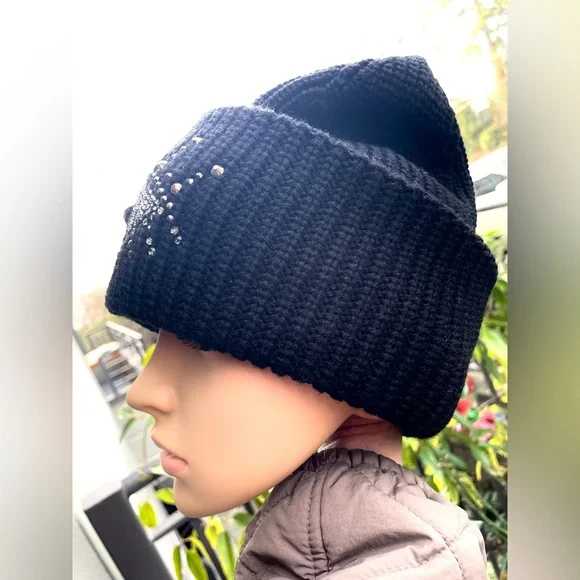 Black Beanie with Eye Design by Kurt Geiger.
NWOT - Picture 6 of 17